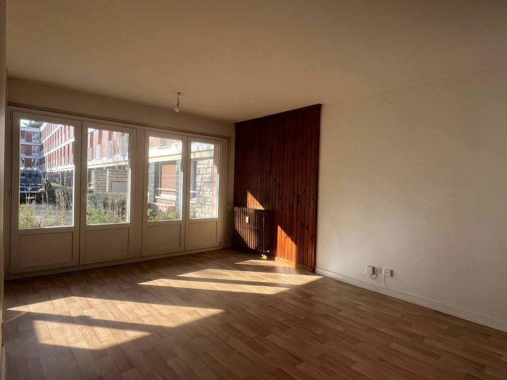 APPARTEMENT T4 A LOUER - CHAMBERY - 97.09 m2 - 1 293 &euro; charges comprises par mois