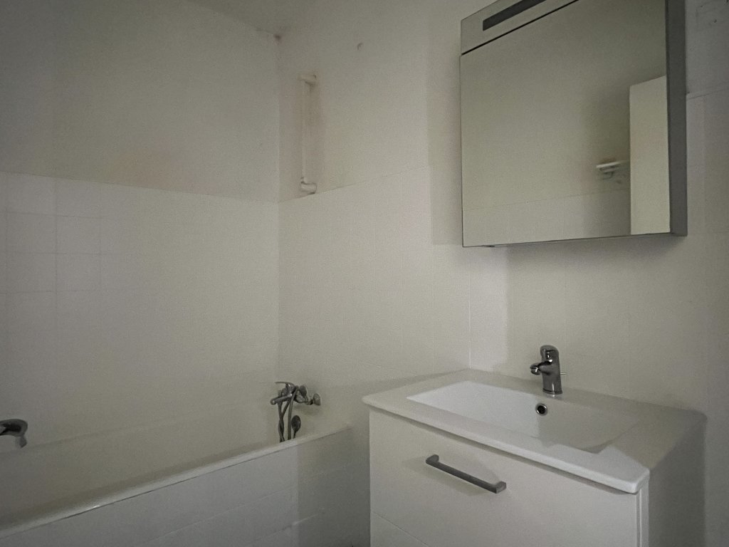 APPARTEMENT T4 A LOUER - CHAMBERY - 97.09 m2 - 1 293 &euro; charges comprises par mois