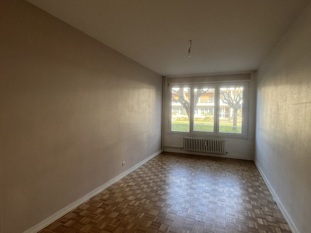 APPARTEMENT T4 A LOUER - CHAMBERY - 97.09 m2 - 1 293 &euro; charges comprises par mois
