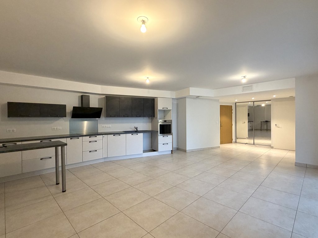 APPARTEMENT T4 A LOUER - CHAMBERY - 99.07 m2 - 1 707,06 &euro; charges comprises par mois