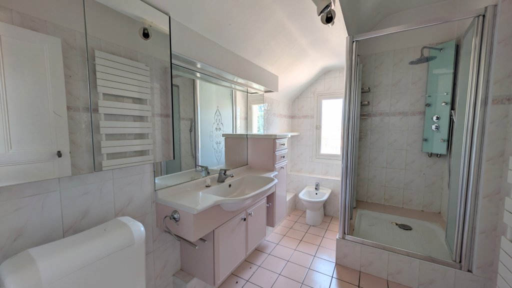 MAISON A LOUER - COGNIN - 104 m2 - 1 461,65 &euro; charges comprises par mois