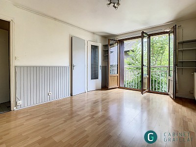 STUDIO A LOUER - CHAMBERY - 23.62 m2 - 510 € charges comprises par mois