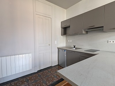 STUDIO A LOUER - CHAMBERY - 23.88 m2 - 458 € charges comprises par mois