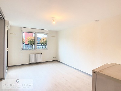 STUDIO A LOUER - CHAMBERY - 35.58 m2 - 543,83 € charges comprises par mois