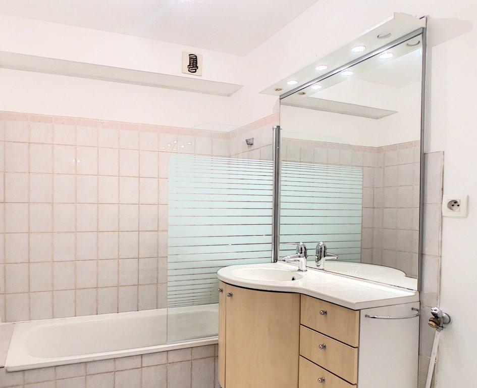 STUDIO A LOUER - CHAMBERY - 35.58 m2 - 543,83 &euro; charges comprises par mois