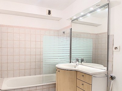 STUDIO A LOUER - CHAMBERY - 35.58 m2 - 543,83 € charges comprises par mois