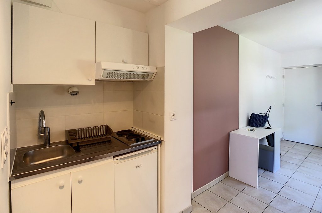 STUDIO A LOUER - LE BOURGET DU LAC - 24.85 m2 - 454,81 &euro; charges comprises par mois