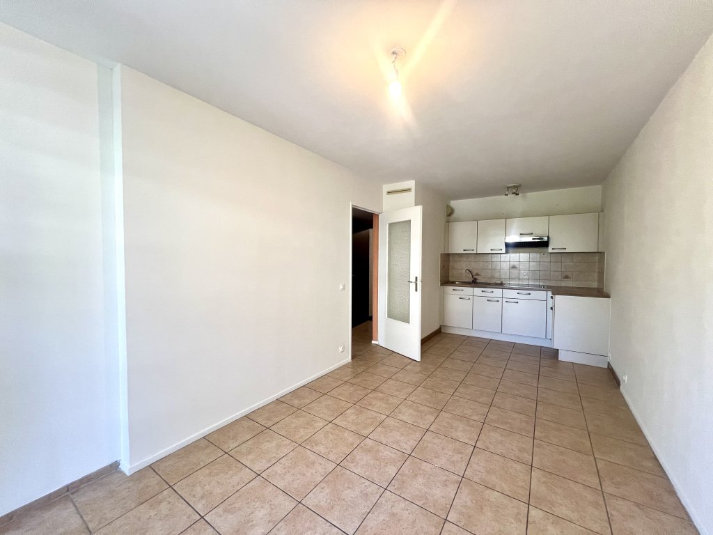 APPARTEMENT T2 A LOUER - LA MOTTE SERVOLEX - 36.76 m2 - 586,72 &euro; charges comprises par mois