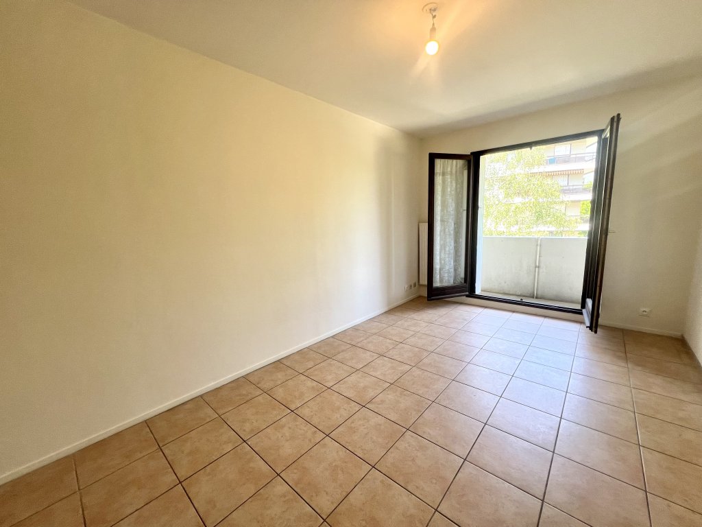 APPARTEMENT T2 A LOUER - LA MOTTE SERVOLEX - 36.76 m2 - 586,72 &euro; charges comprises par mois
