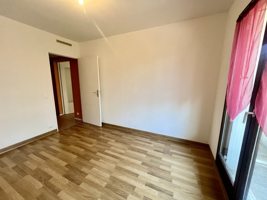 APPARTEMENT T2 A LOUER - LA MOTTE SERVOLEX - 36.76 m2 - 586,72 &euro; charges comprises par mois