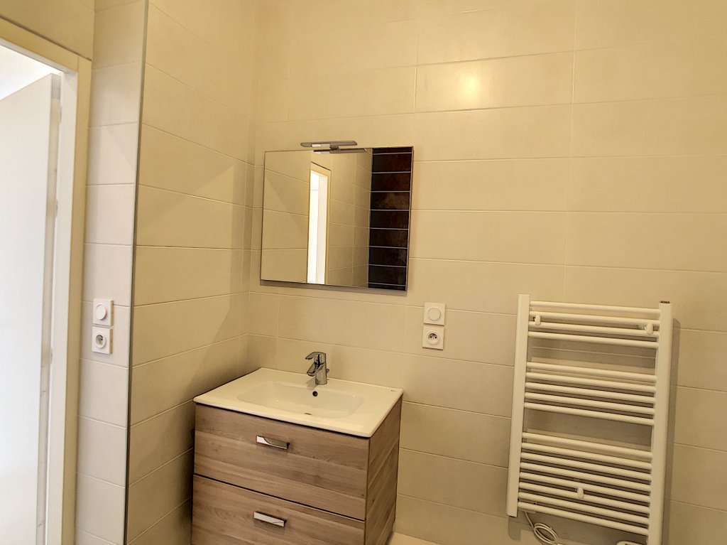 APPARTEMENT T2 A LOUER - CHAMBERY - 48.15 m2 - 899,09 &euro; charges comprises par mois