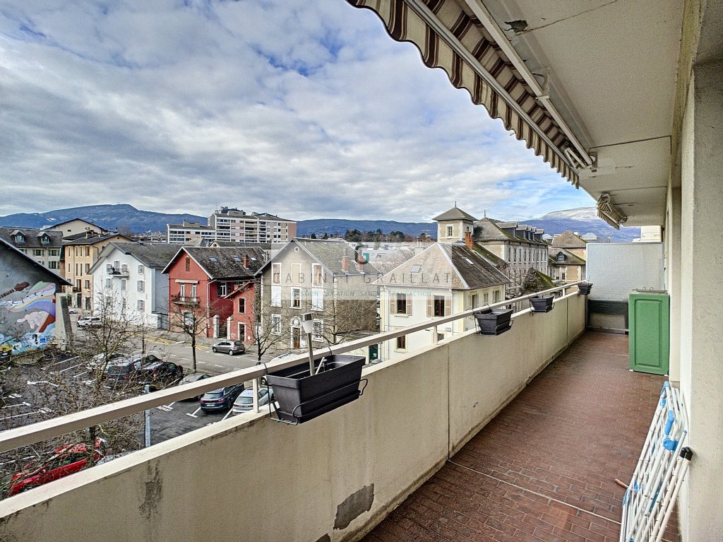 APPARTEMENT T2 A LOUER - CHAMBERY - 42.9 m2 - 735,75 &euro; charges comprises par mois