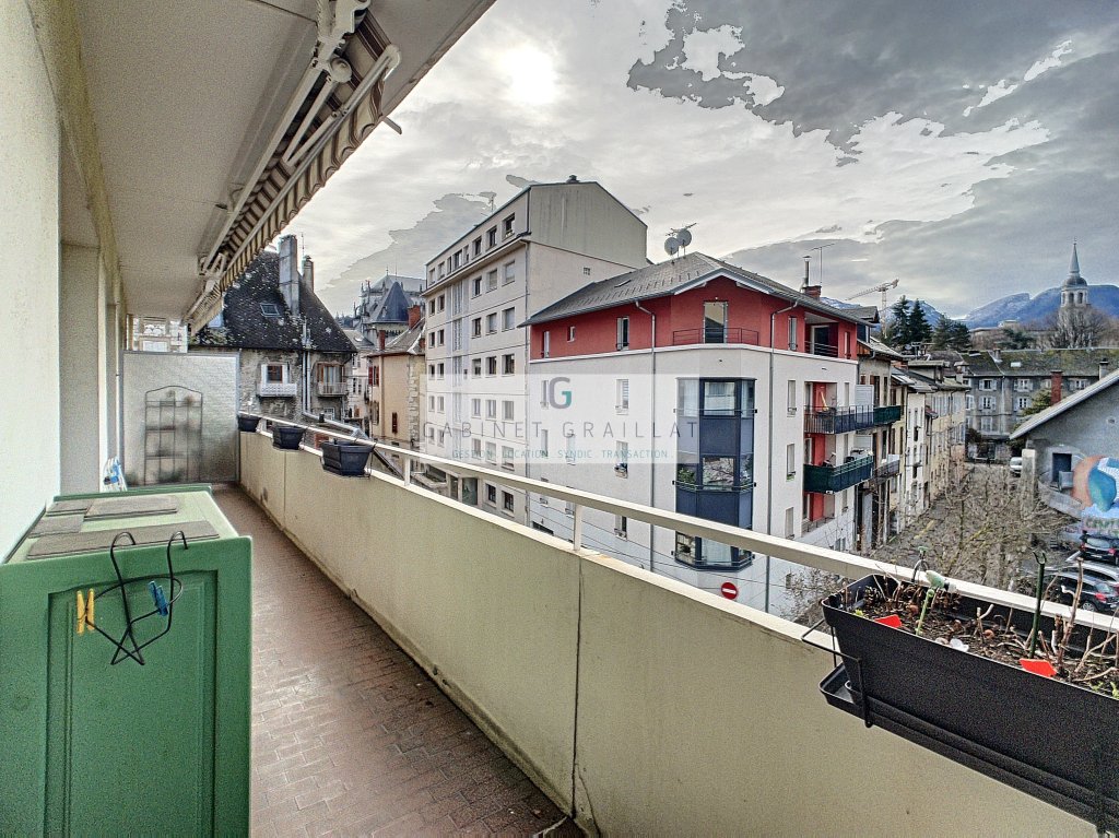 APPARTEMENT T2 A LOUER - CHAMBERY - 42.9 m2 - 735,75 &euro; charges comprises par mois