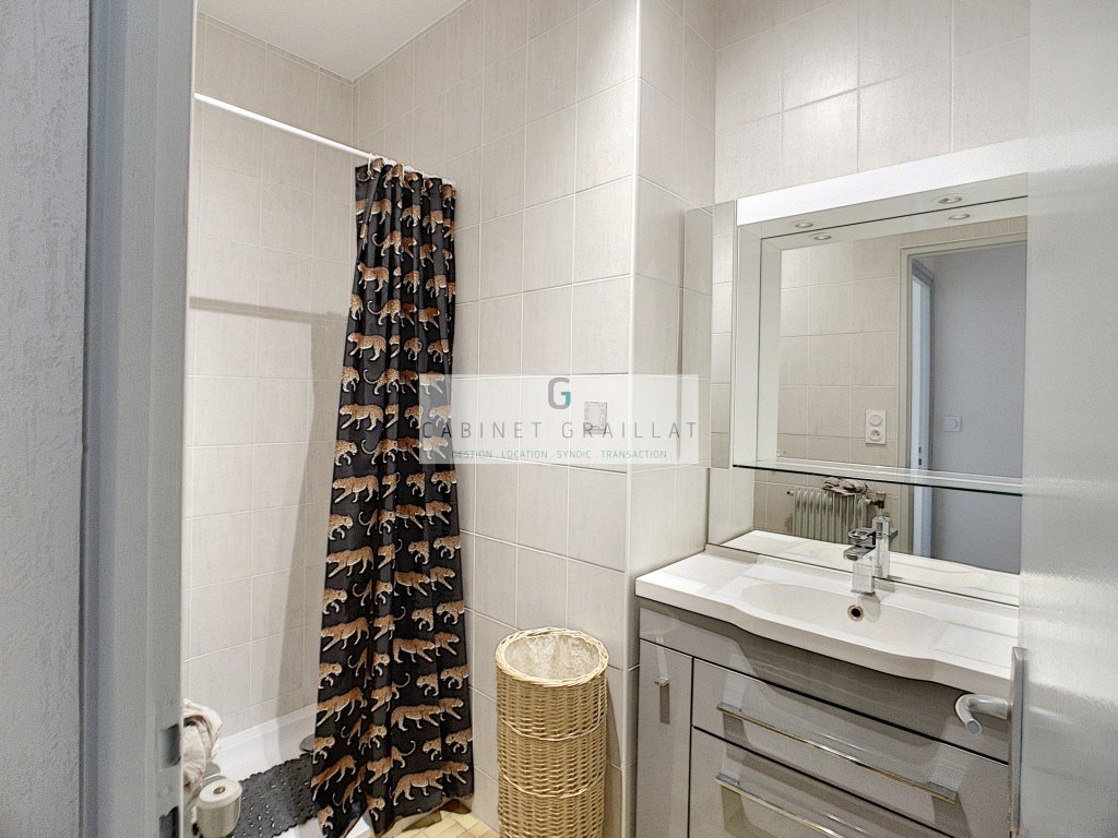APPARTEMENT T2 A LOUER - CHAMBERY - 42.9 m2 - 735,75 &euro; charges comprises par mois