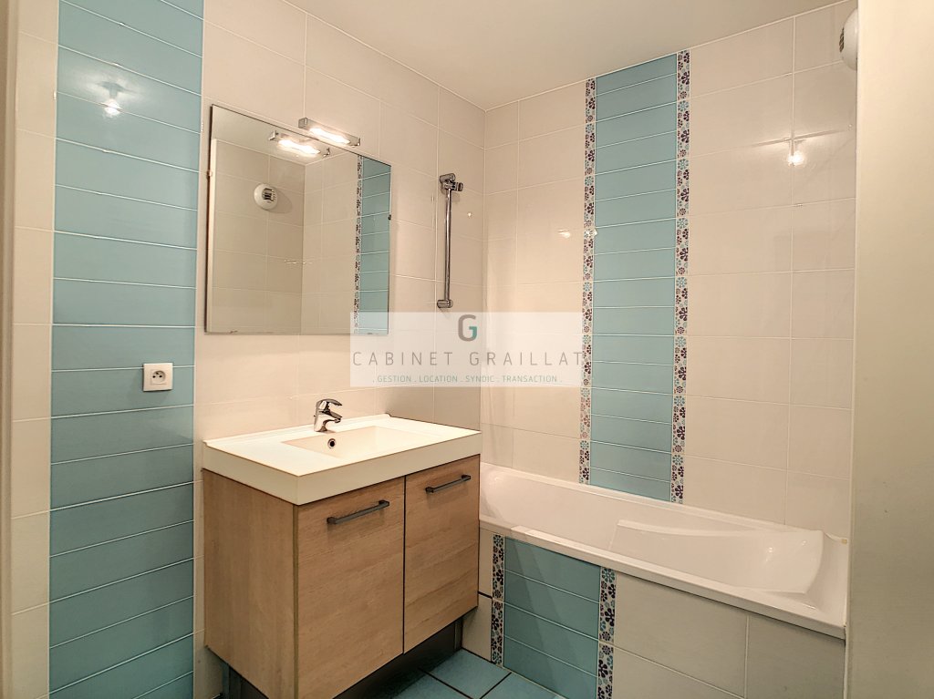 APPARTEMENT T3 A LOUER - CHAMBERY - 60.15 m2 - 989,35 &euro; charges comprises par mois