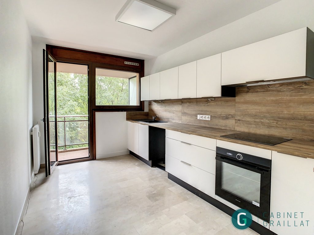 APPARTEMENT T3 A LOUER - CHAMBERY - 88 m2 - 1 200 &euro; charges comprises par mois