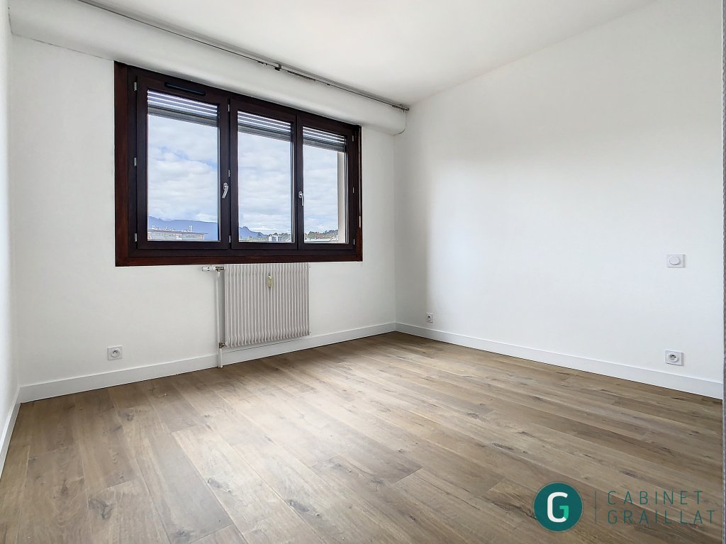 APPARTEMENT T3 A LOUER - CHAMBERY - 88 m2 - 1 200 &euro; charges comprises par mois