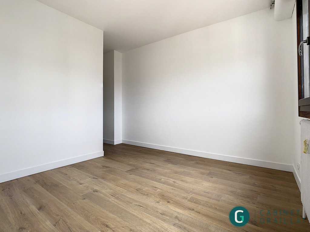 APPARTEMENT T3 A LOUER - CHAMBERY - 88 m2 - 1 200 &euro; charges comprises par mois