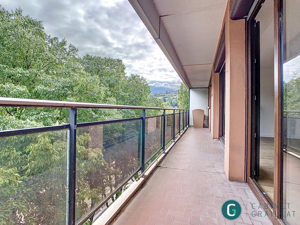 APPARTEMENT T3 A LOUER - CHAMBERY - 88 m2 - 1 200 &euro; charges comprises par mois