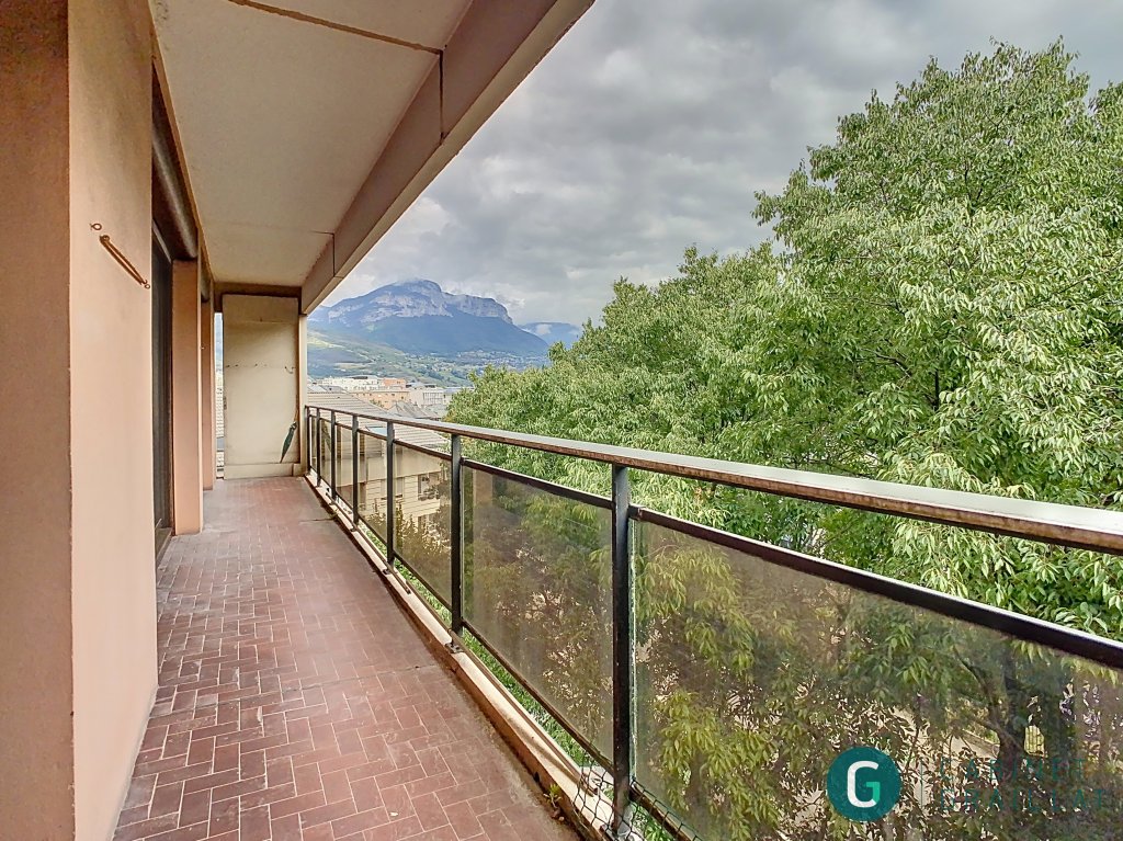 APPARTEMENT T3 A LOUER - CHAMBERY - 88 m2 - 1 200 &euro; charges comprises par mois