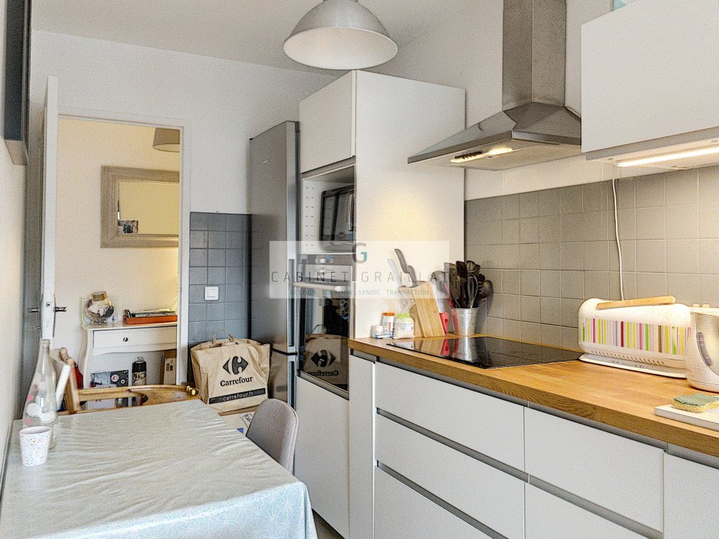 APPARTEMENT T3 A LOUER - CHAMBERY - 66.29 m2 - 935,28 &euro; charges comprises par mois