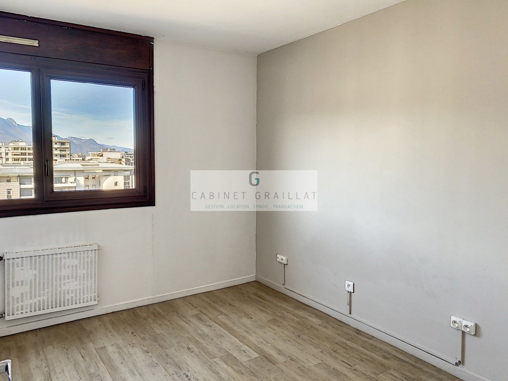 APPARTEMENT T3 A LOUER - CHAMBERY - 66.29 m2 - 935,28 &euro; charges comprises par mois
