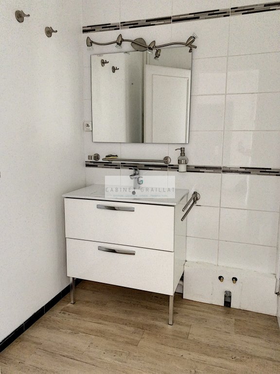 APPARTEMENT T3 A LOUER - CHAMBERY - 66.29 m2 - 935,28 &euro; charges comprises par mois