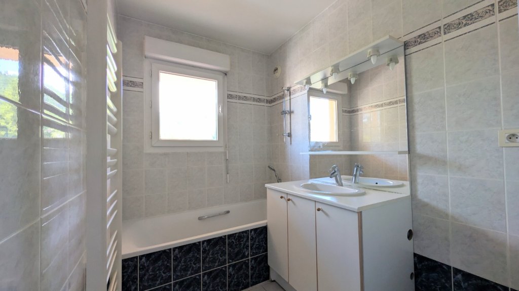 APPARTEMENT T3 A VENDRE - CHALLES LES EAUX - 69 m2 - 265 000 &euro;