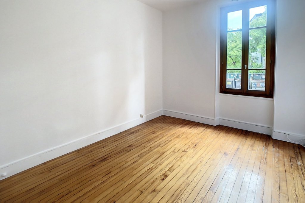 APPARTEMENT T3 A VENDRE - CHAMBERY - 62 m2 - 165 000 &euro;