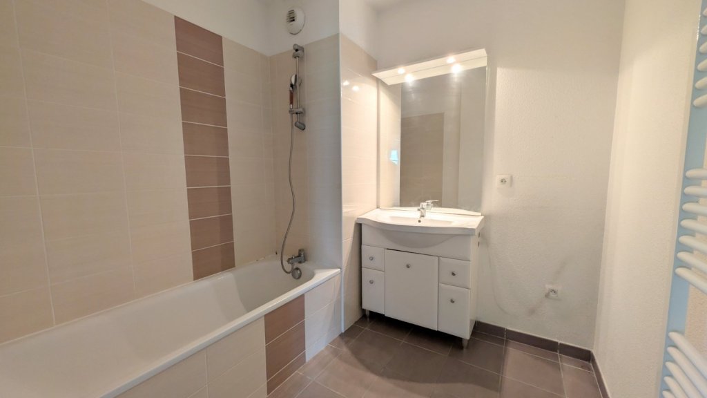 APPARTEMENT T3 A VENDRE - CHAMBERY - 65.74 m2 - 185 000 &euro;