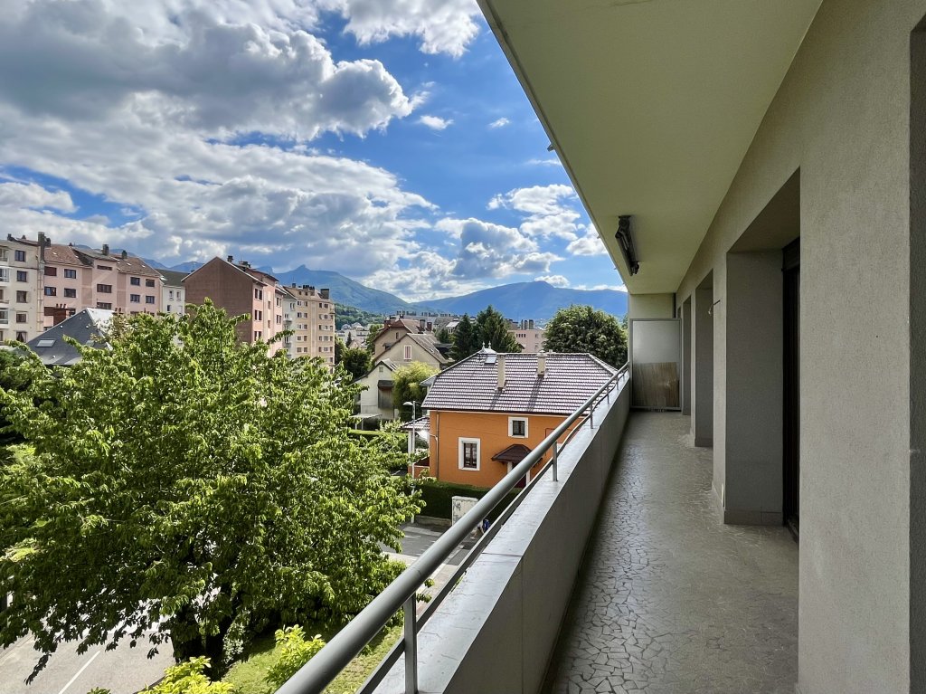 APPARTEMENT T4 A LOUER - CHAMBERY - 107.32 m2 - 1 375,07 &euro; charges comprises par mois