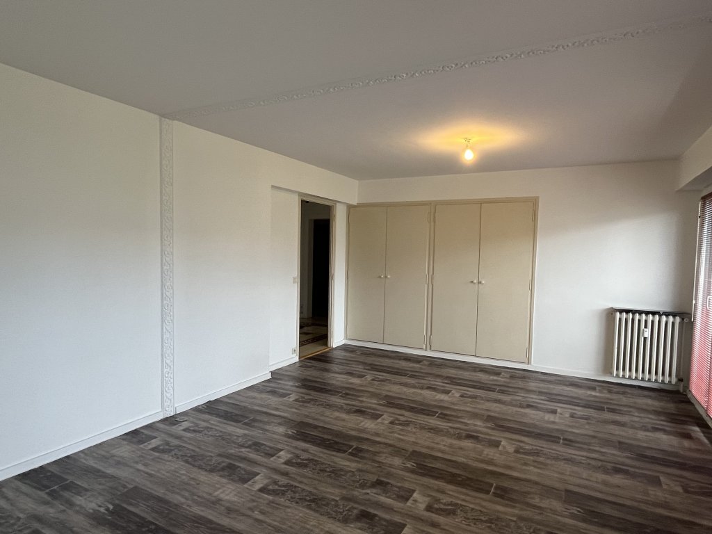 APPARTEMENT T4 A LOUER - CHAMBERY - 107.32 m2 - 1 375,07 &euro; charges comprises par mois
