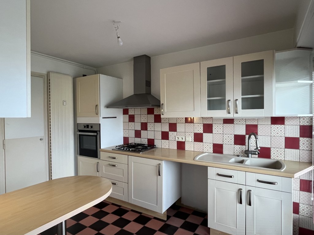 APPARTEMENT T4 A LOUER - CHAMBERY - 107.32 m2 - 1 375,07 &euro; charges comprises par mois