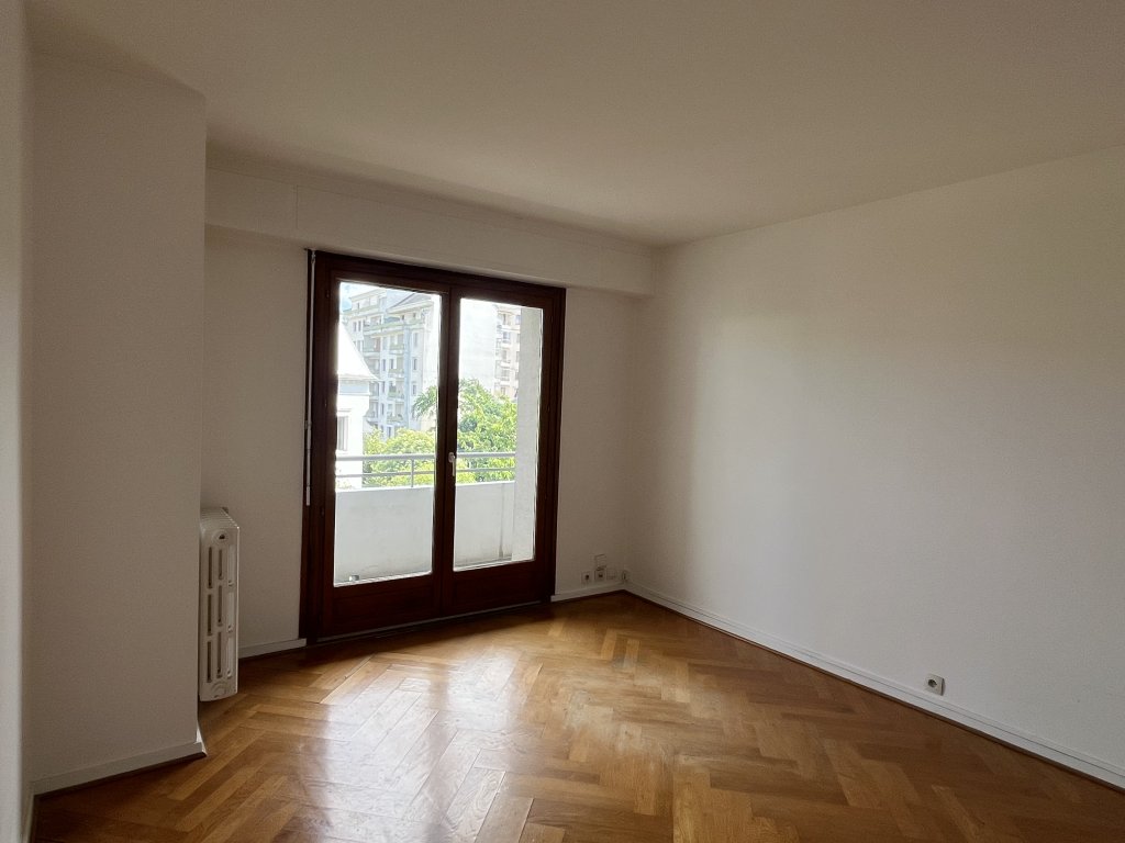 APPARTEMENT T4 A LOUER - CHAMBERY - 107.32 m2 - 1 375,07 &euro; charges comprises par mois
