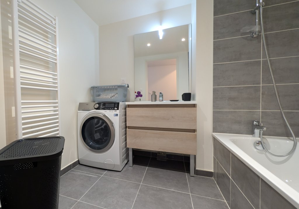 APPARTEMENT T4 A LOUER - CHAMBERY - 85.27 m2 - 1 427 &euro; charges comprises par mois