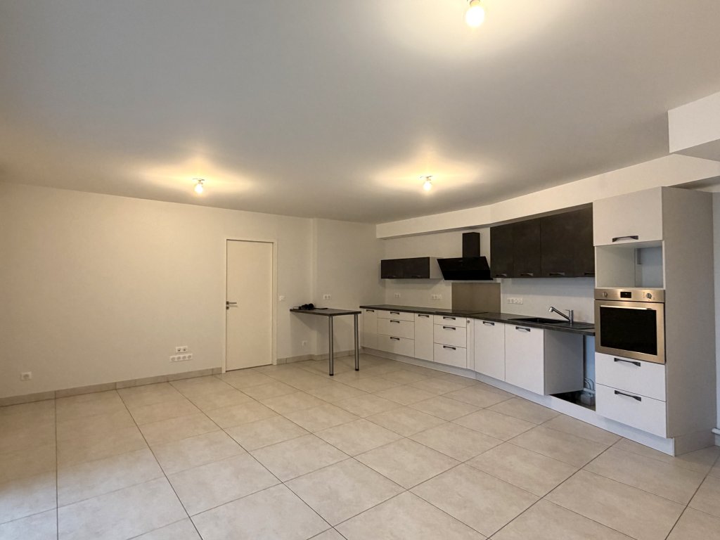 APPARTEMENT T4 A LOUER - CHAMBERY - 99.07 m2 - 1 707,06 &euro; charges comprises par mois