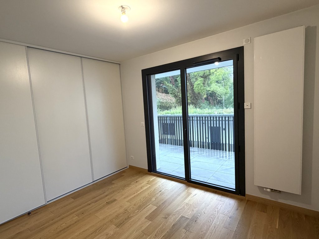 APPARTEMENT T4 A LOUER - CHAMBERY - 99.07 m2 - 1 707,06 &euro; charges comprises par mois