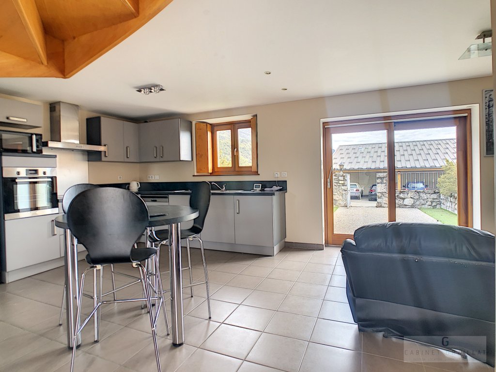 APPARTEMENT T4 A LOUER - LE BOURGET DU LAC - 84 m2 - 1 040,66 &euro; charges comprises par mois