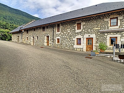APPARTEMENT T4 A LOUER - LE BOURGET DU LAC - 84 m2 - 1 040,66 € charges comprises par mois