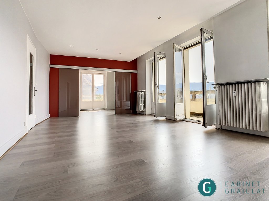 APPARTEMENT T5 A LOUER - CHAMBERY - 128.68 m2 - 1 455 &euro; charges comprises par mois
