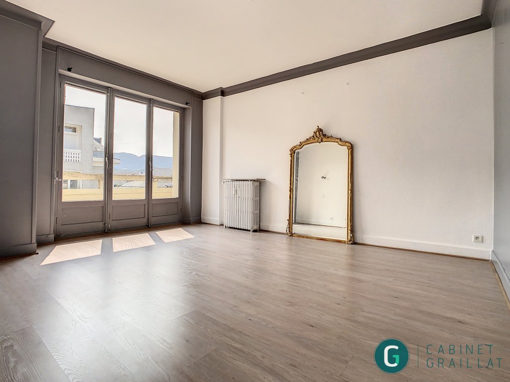 APPARTEMENT T5 A LOUER - CHAMBERY - 128.68 m2 - 1 455 &euro; charges comprises par mois