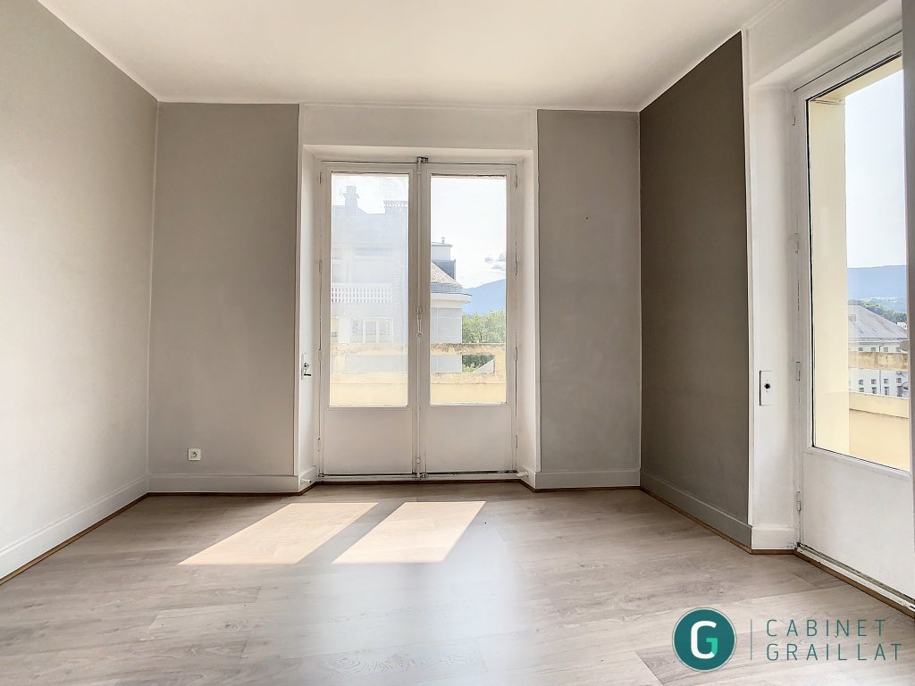 APPARTEMENT T5 A LOUER - CHAMBERY - 128.68 m2 - 1 455 &euro; charges comprises par mois