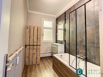 APPARTEMENT T5 A LOUER - CHAMBERY - 128.68 m2 - 1 455 € charges comprises par mois